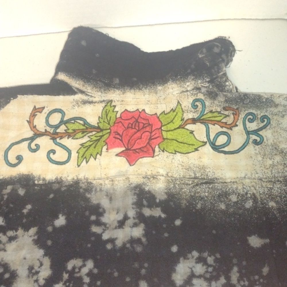 A rare bird handmade clothing flannel with roses embroidery  size small medium - Picture 9 of 12
